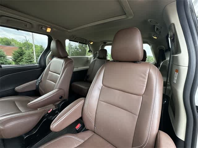 2019 Toyota Sienna SE Premium 17