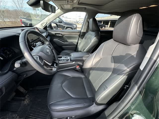 Thumbnail: 2023 Toyota Highlander - 15