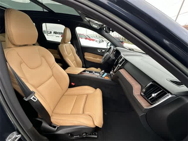 Thumbnail: 2023 Volvo XC60 - 24