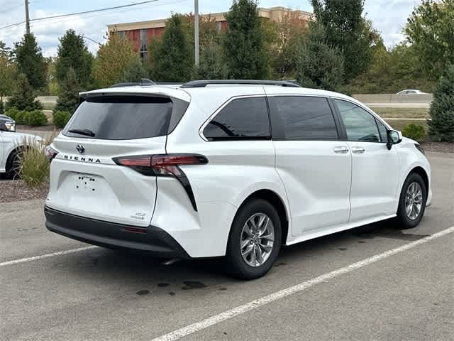 Thumbnail: 2022 Toyota Sienna - 22