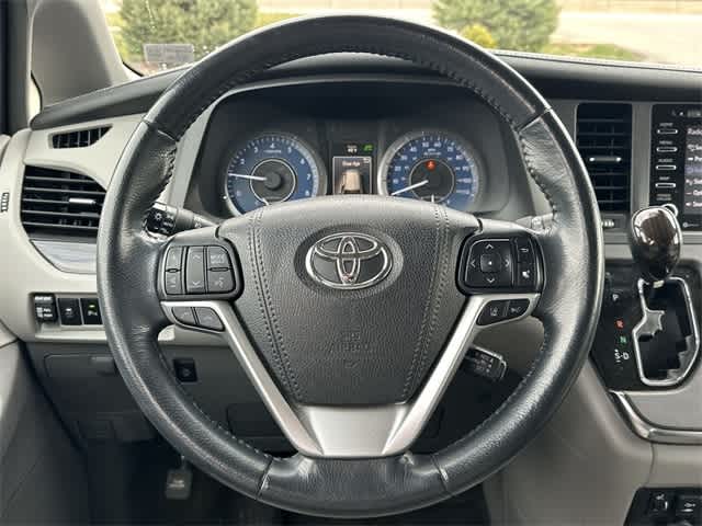 Thumbnail: 2018 Toyota Sienna - 8
