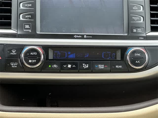 Thumbnail: 2014 Toyota Highlander - 16