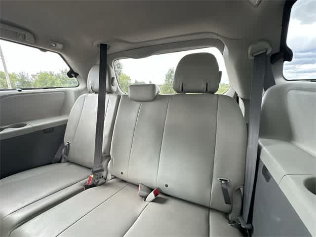 Thumbnail: 2013 Toyota Sienna - 16