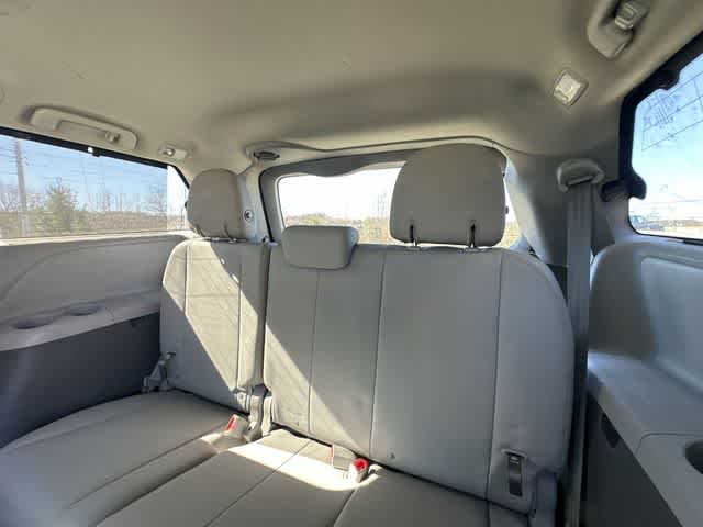 Thumbnail: 2020 Toyota Sienna - 16