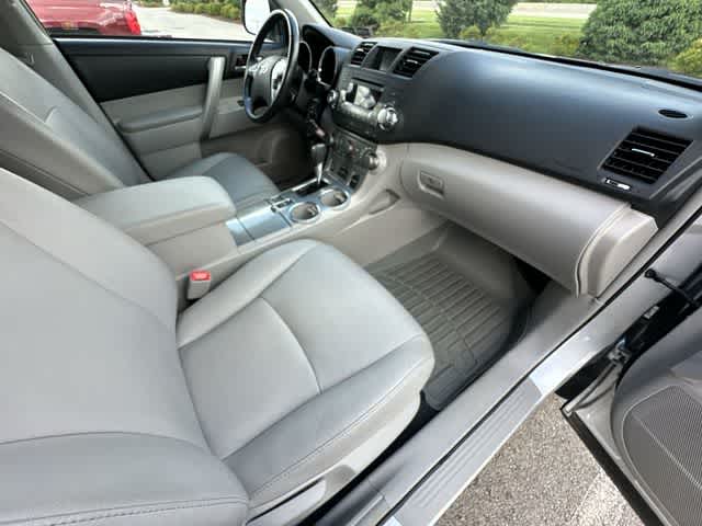 Thumbnail: 2012 Toyota Highlander - 20