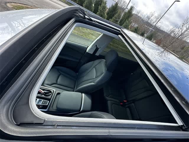 Thumbnail: 2023 Audi Q8 - 6