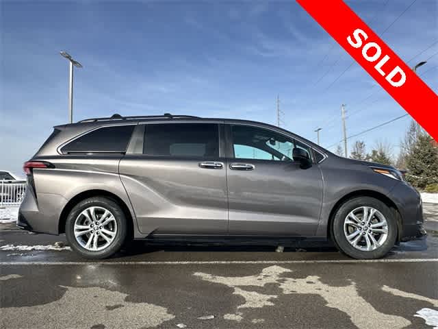 Thumbnail: 2022 Toyota Sienna - 3