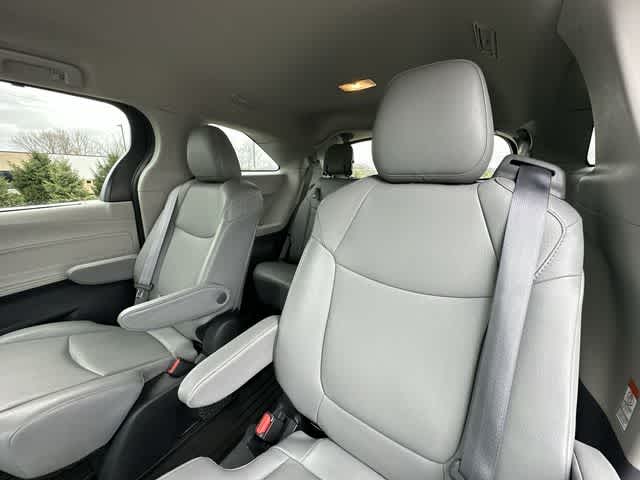 Thumbnail: 2023 Toyota Sienna - 17