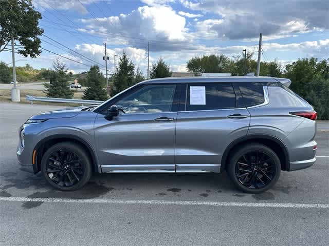Thumbnail: 2023 Mitsubishi Outlander - 2