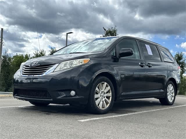 Thumbnail: 2013 Toyota Sienna - 18