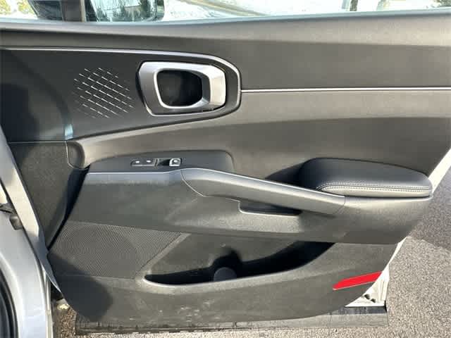 Thumbnail: 2023 Kia Sorento - 25