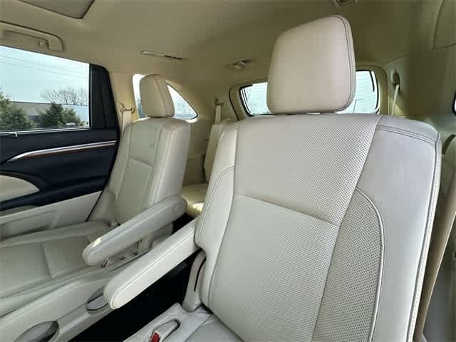 Thumbnail: 2017 Toyota Highlander - 17