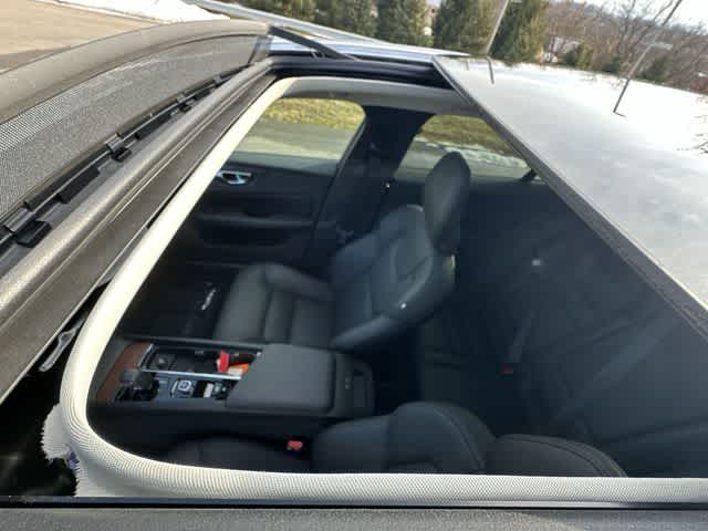 Thumbnail: 2025 Volvo S60 - 6