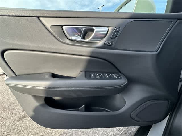 Thumbnail: 2025 Volvo S60 - 19