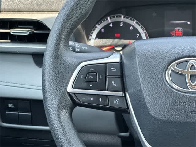 Thumbnail: 2022 Toyota Highlander - 8