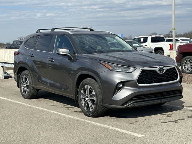 Thumbnail: 2023 Toyota Highlander - 23