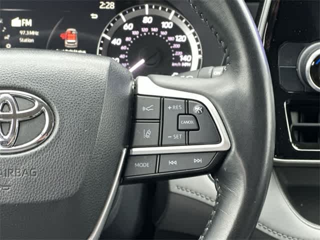 Thumbnail: 2023 Toyota Highlander - 9