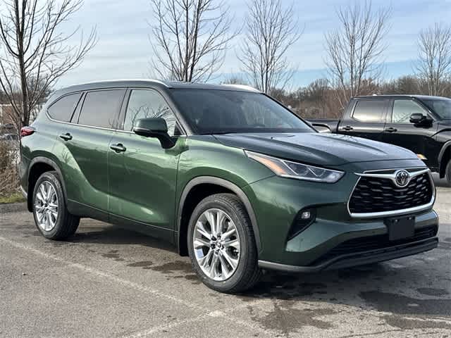 Thumbnail: 2023 Toyota Highlander - 23