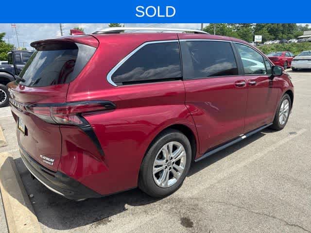 Thumbnail: 2023 Toyota Sienna - 3