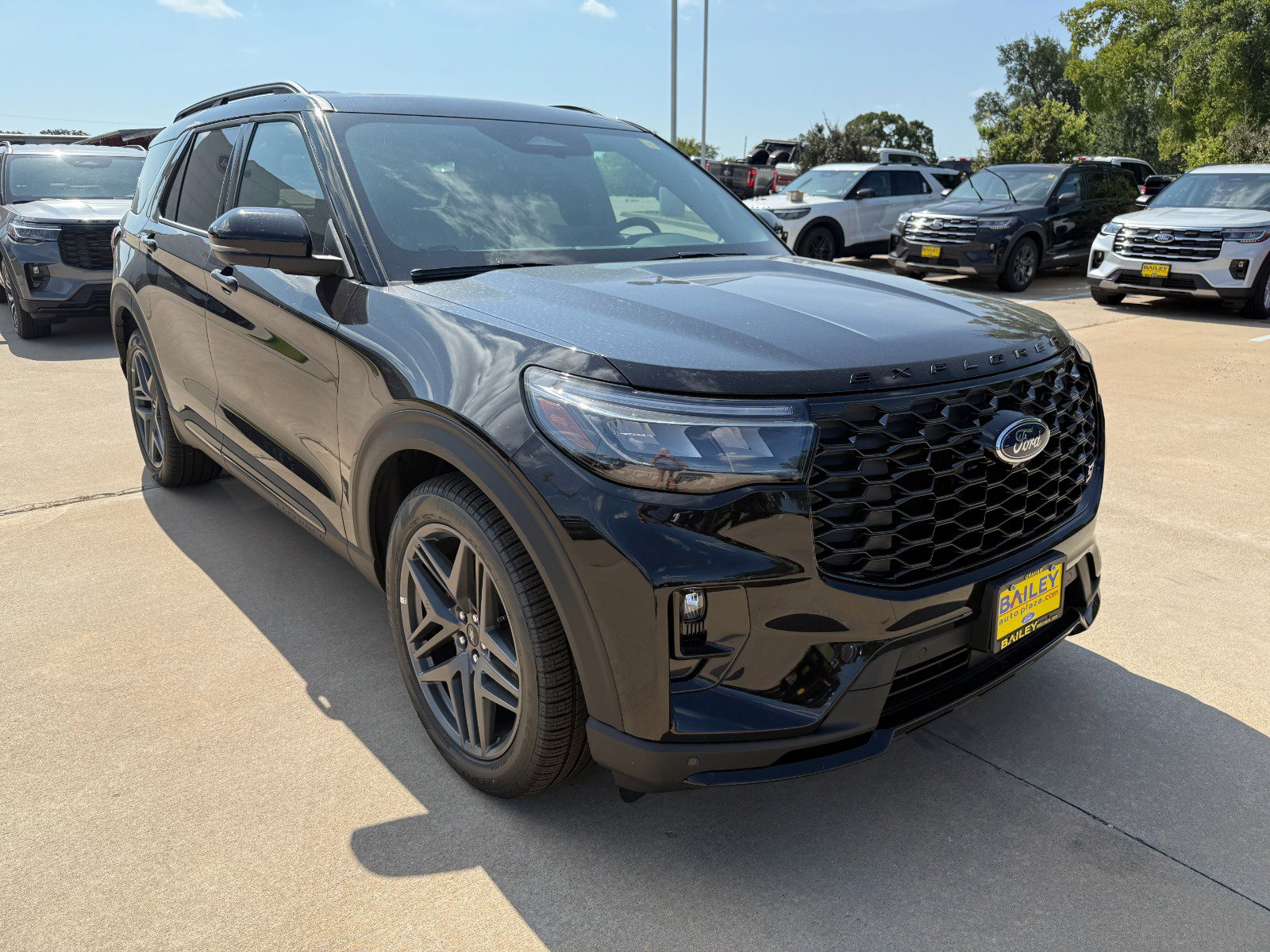 2025 Ford Explorer ST photo 3