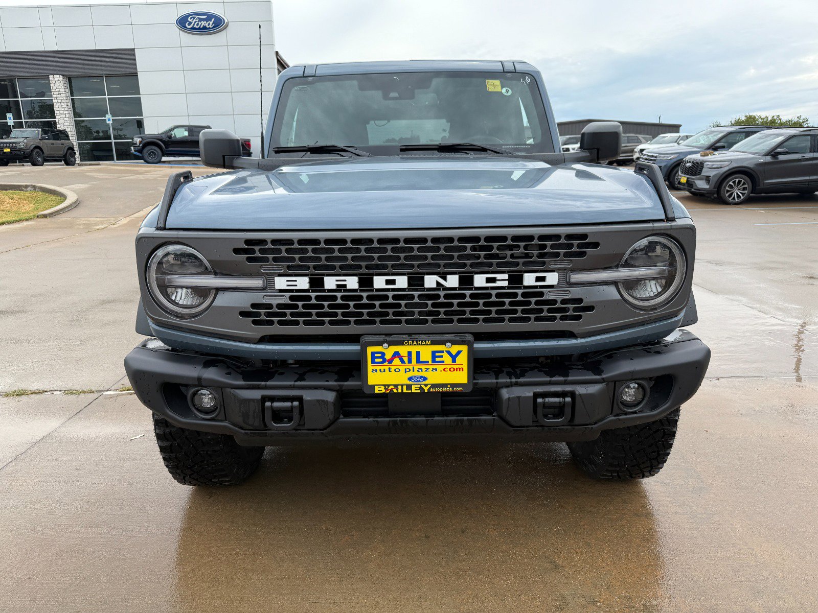2025 Ford Bronco Badlands photo 2