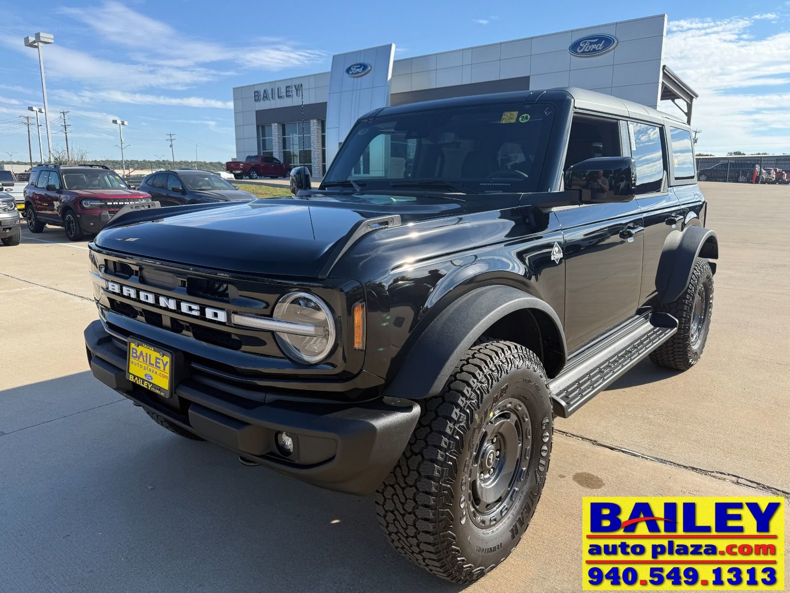 2025 Ford Bronco 4-Door Outer Banks's photo