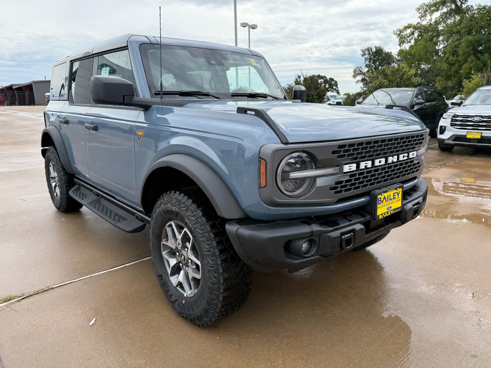 2025 Ford Bronco Badlands photo 3