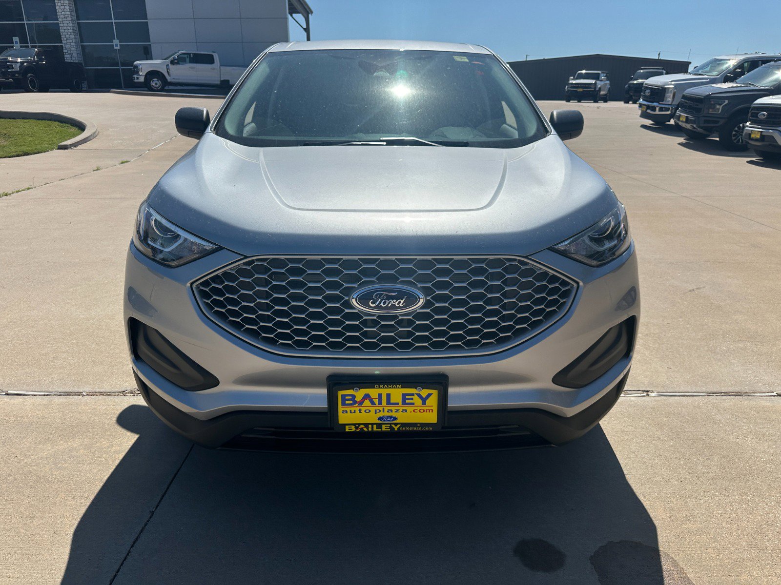 2024 Ford Edge SE photo 2