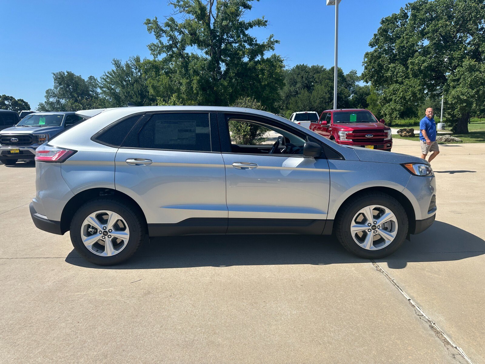 2024 Ford Edge SE photo 4