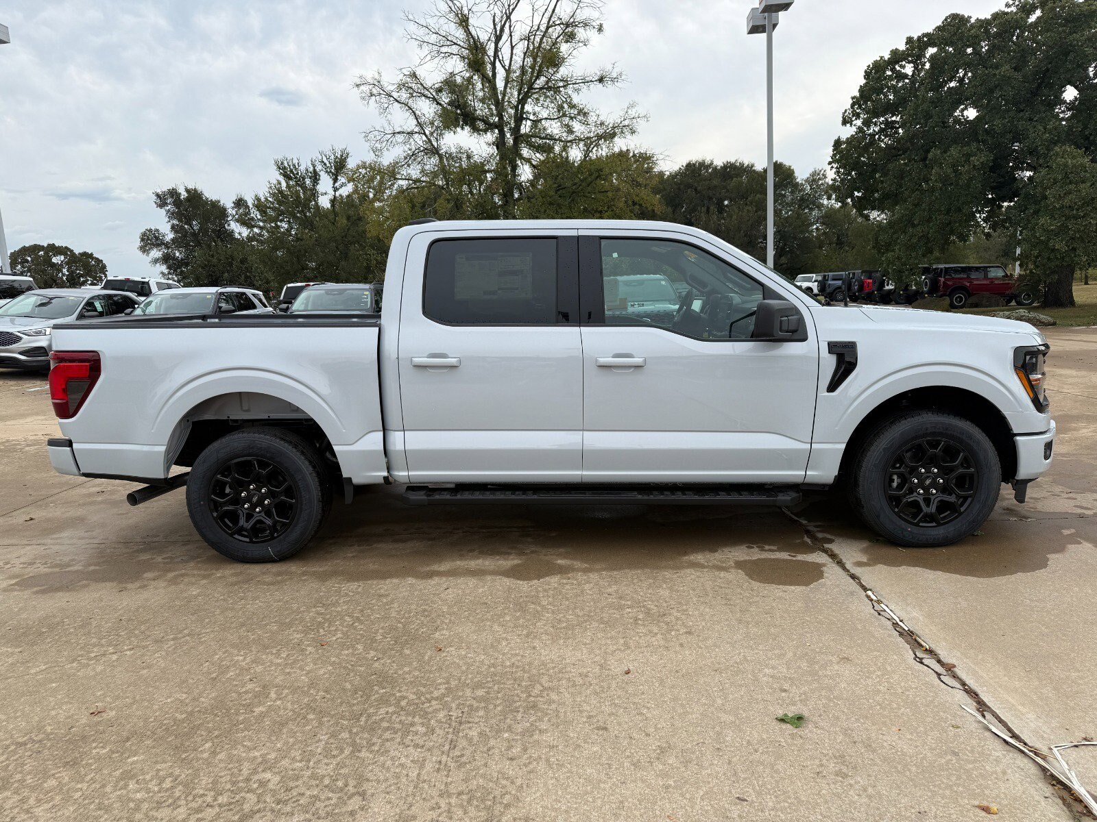 2025 Ford F-150 XLT photo 2