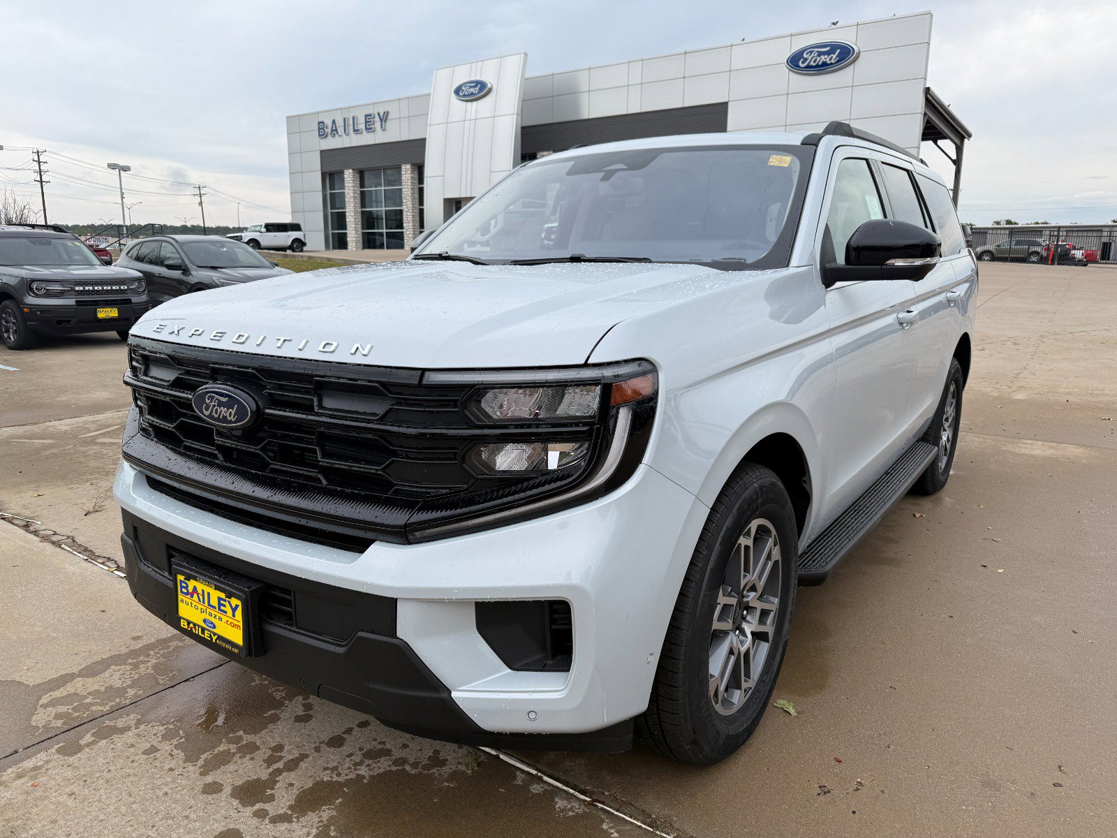 2025 Ford Expedition Active's photo