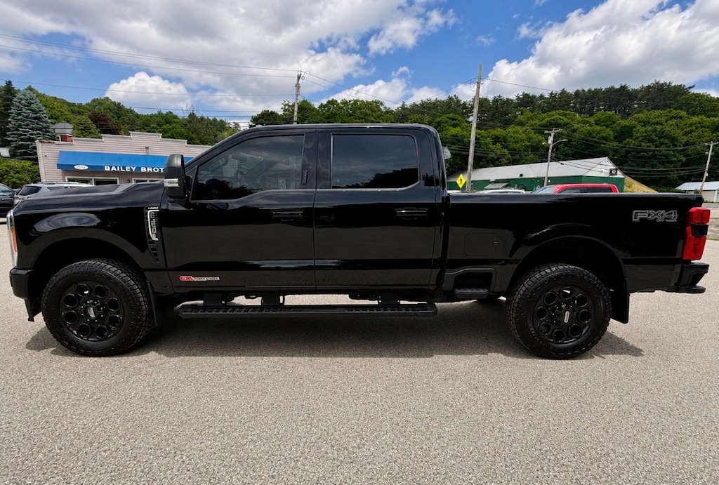 Used 2023 Ford Super Duty F-350 SRW LARIAT Truck Crew Cab