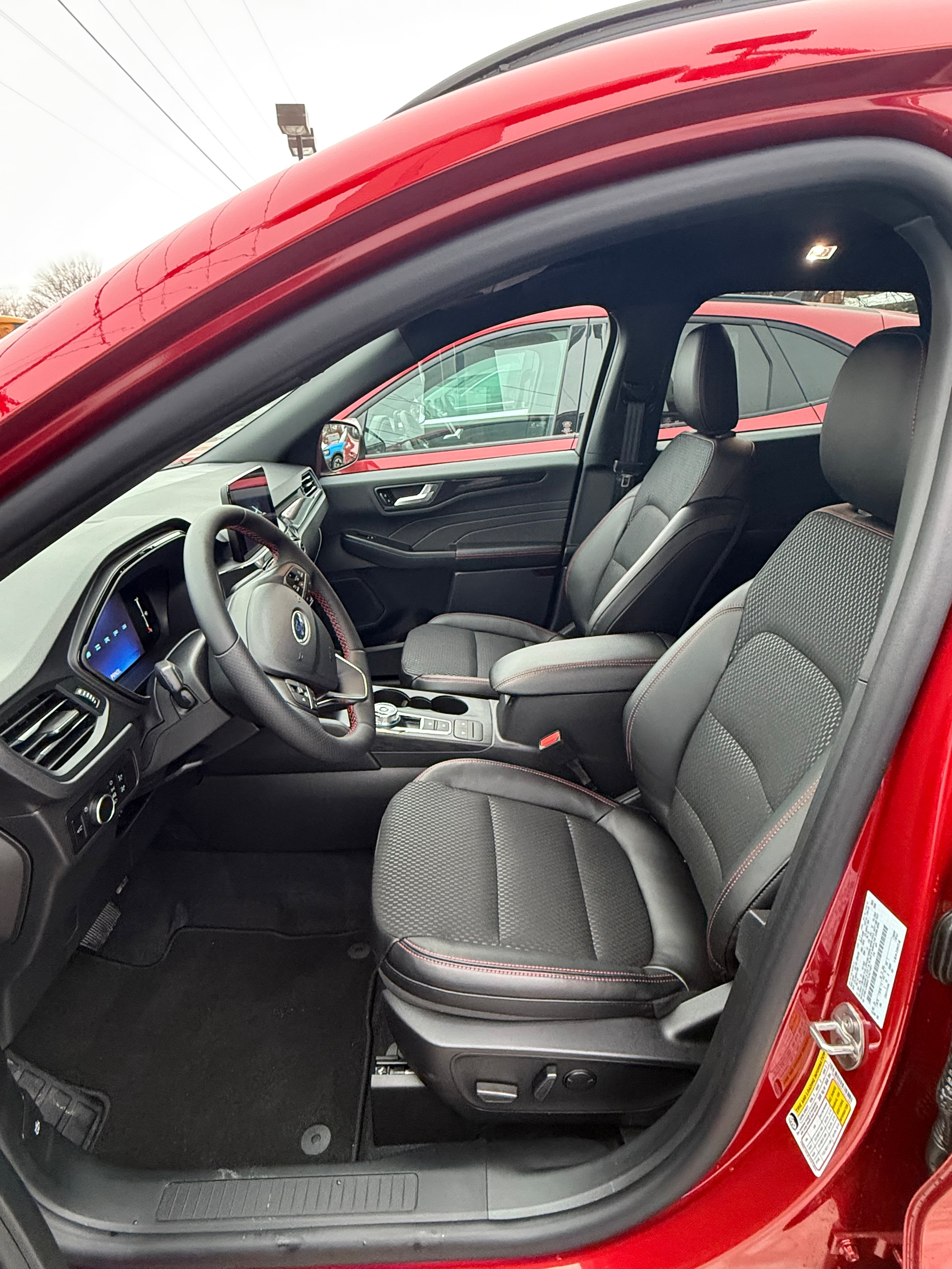 2026 Ford Escape ST-Line - Photo 8