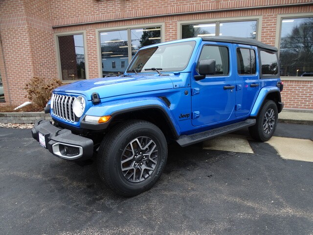 2025 Jeep Wrangler Sahara photo 2