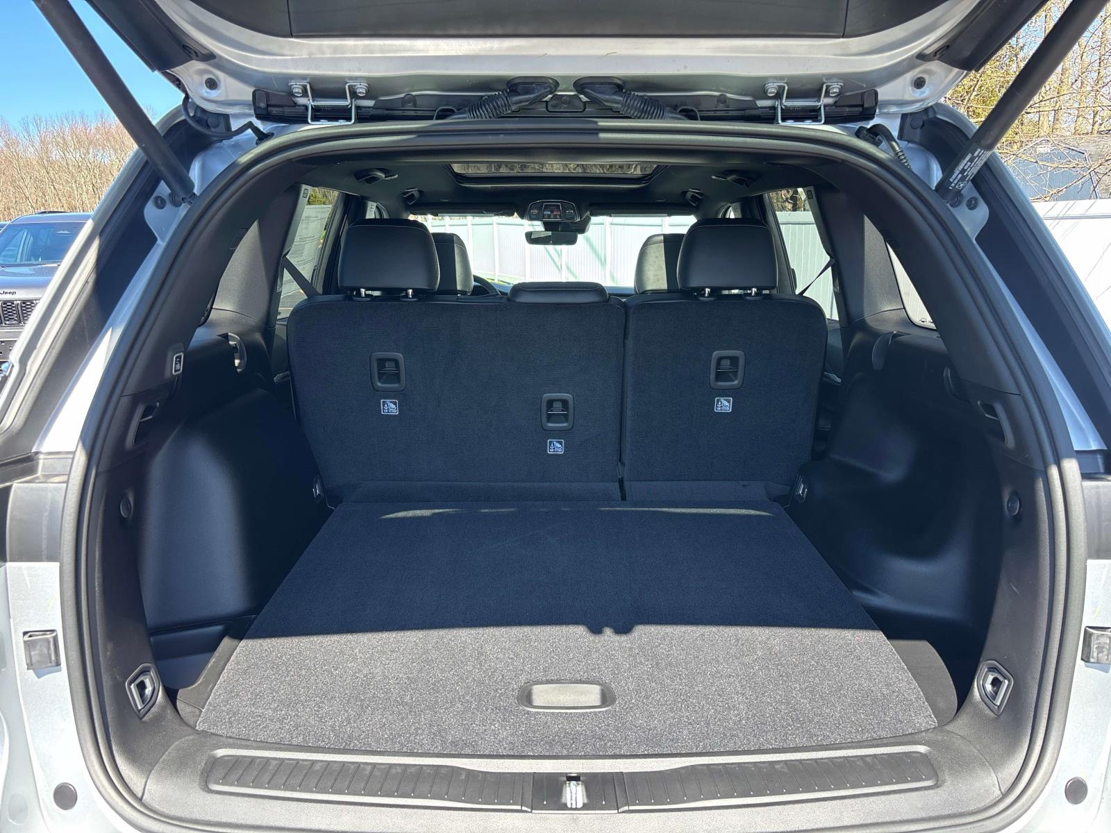 2025 Jeep Grand Cherokee Limited photo 4