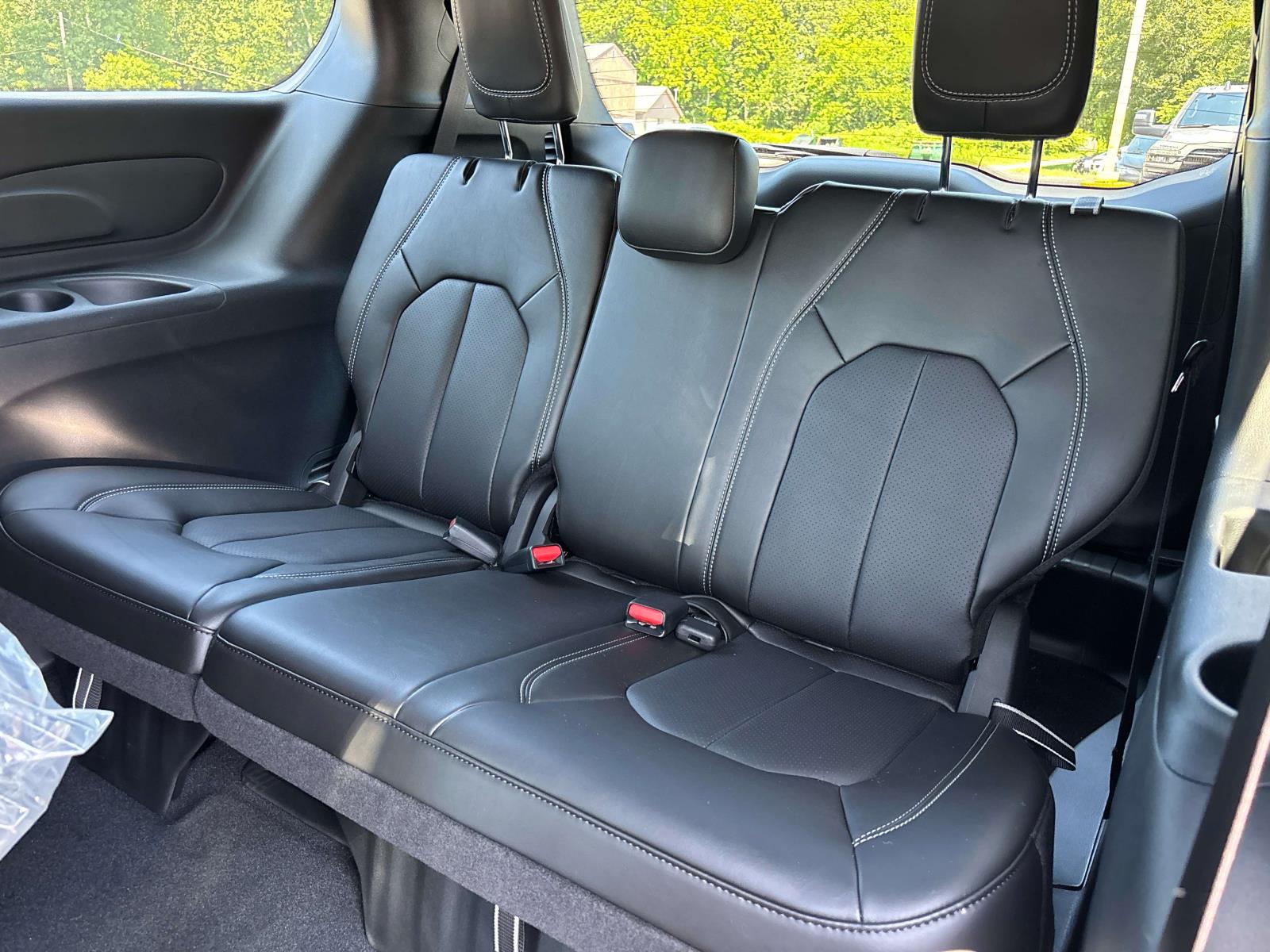 2027 Chrysler Pacifica Select - Photo 8