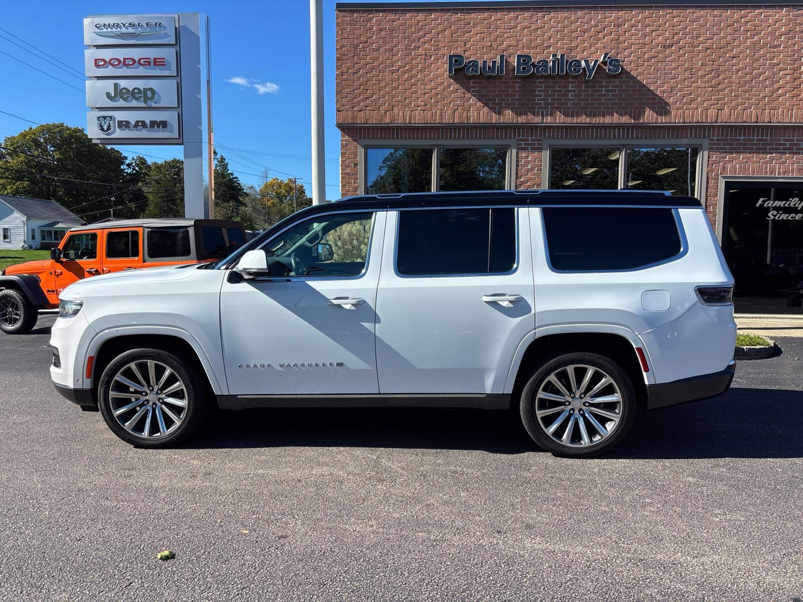 2022 Jeep Grand Wagoneer II photo 3