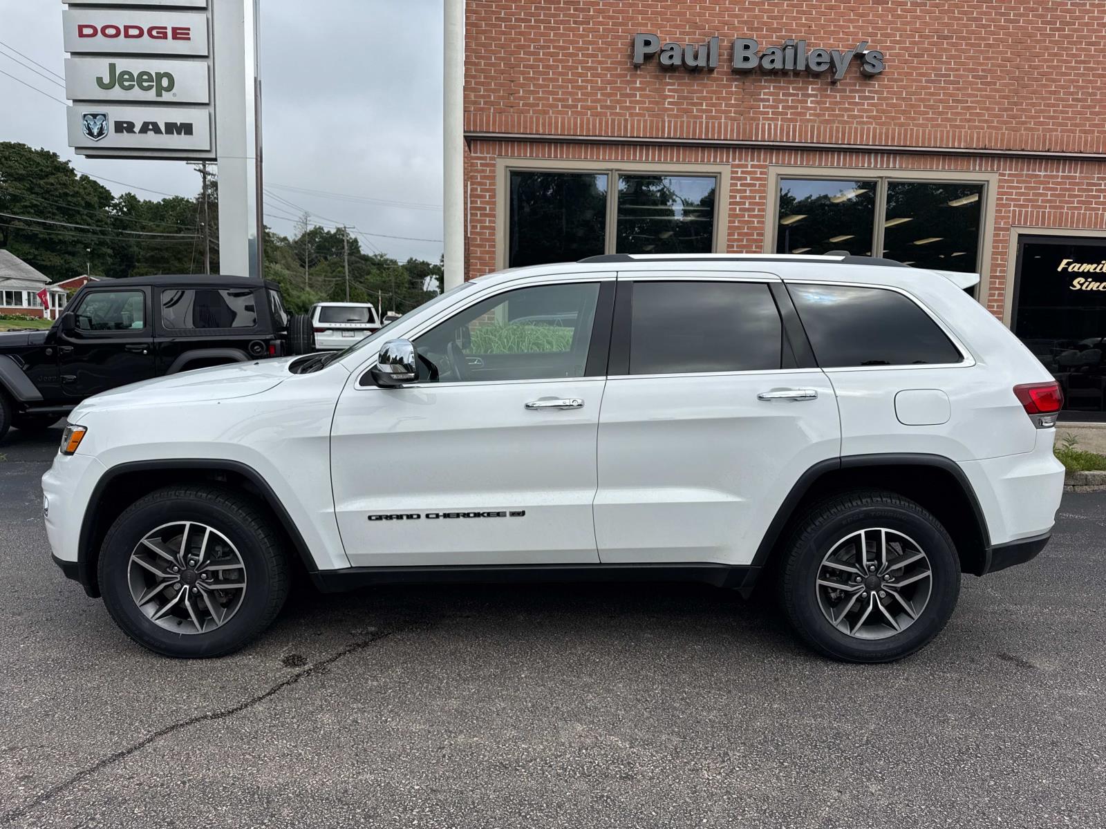 2022 Jeep Grand Cherokee Limited Sport photo 3