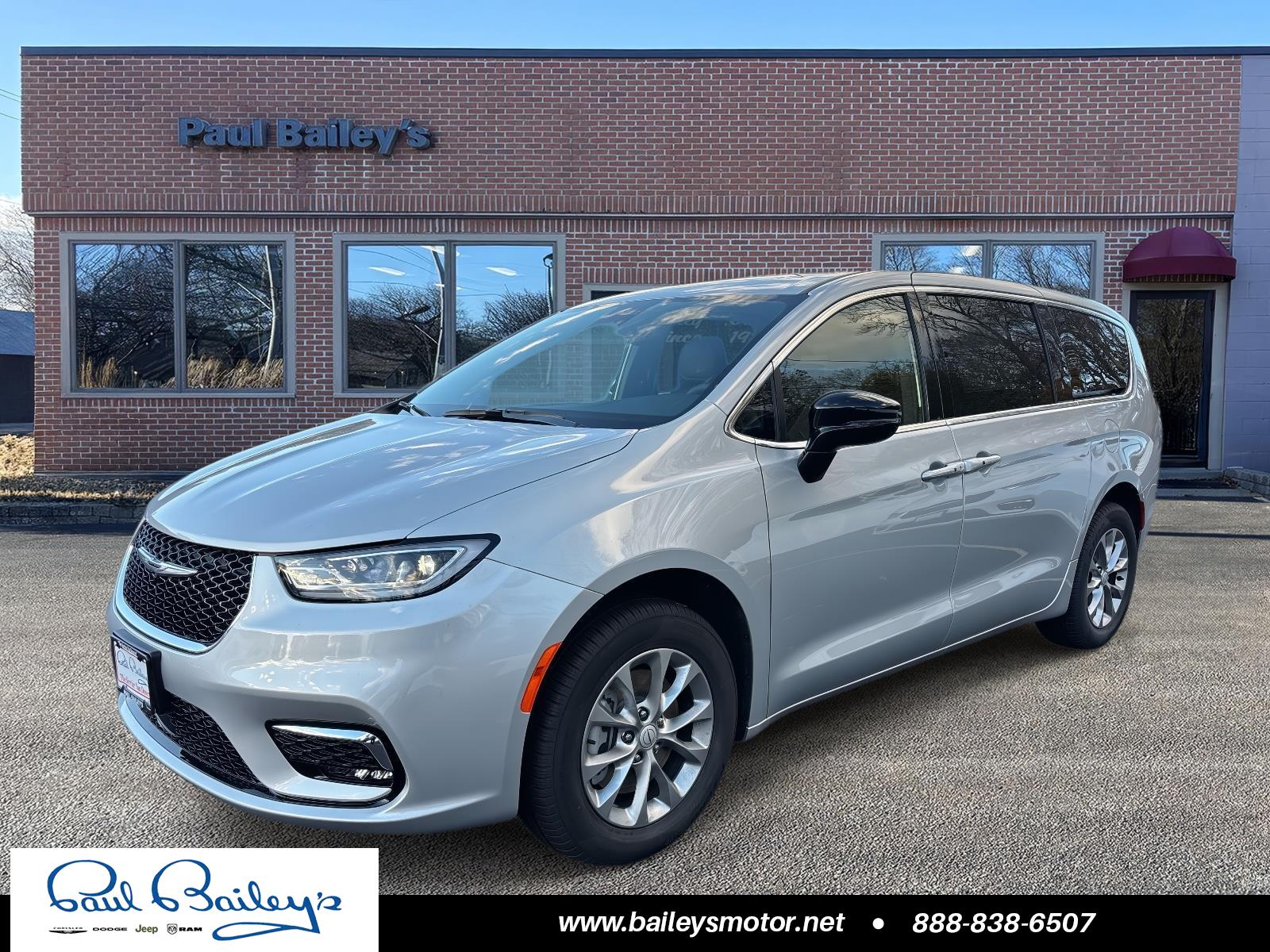 2026 Chrysler Pacifica Select's photo