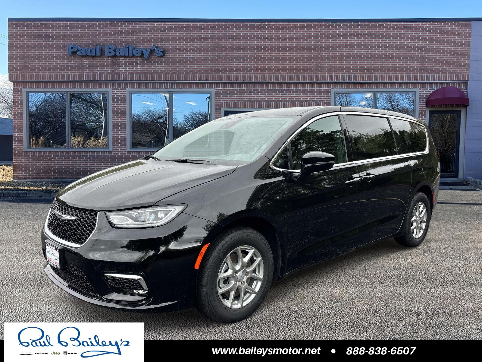 2026 Chrysler Pacifica Select's photo