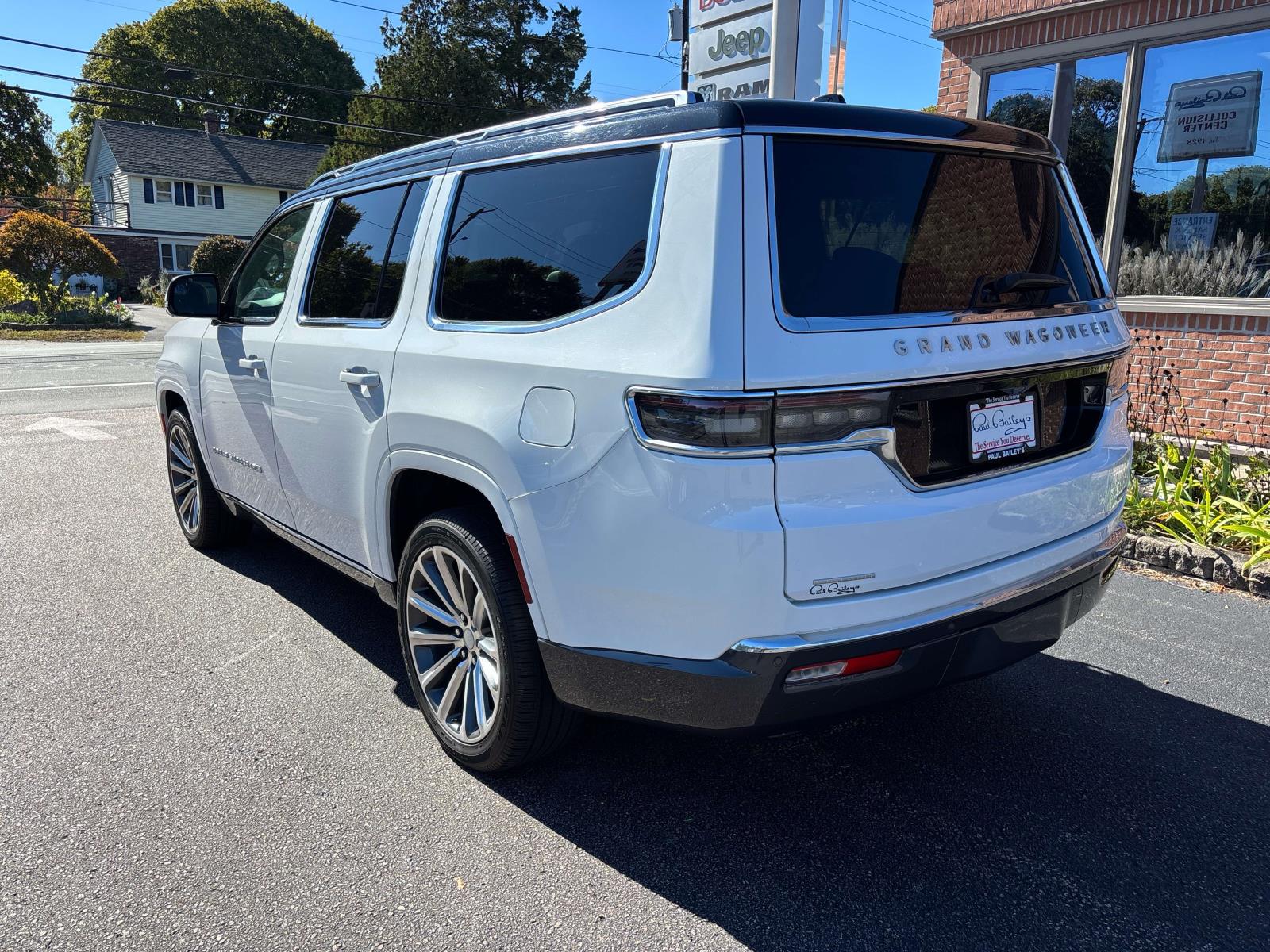 2022 Jeep Grand Wagoneer II photo 4