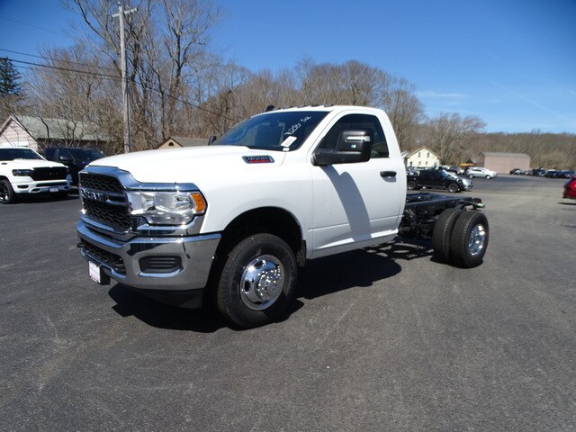 2024 Ram 3500 Tradesman photo 2