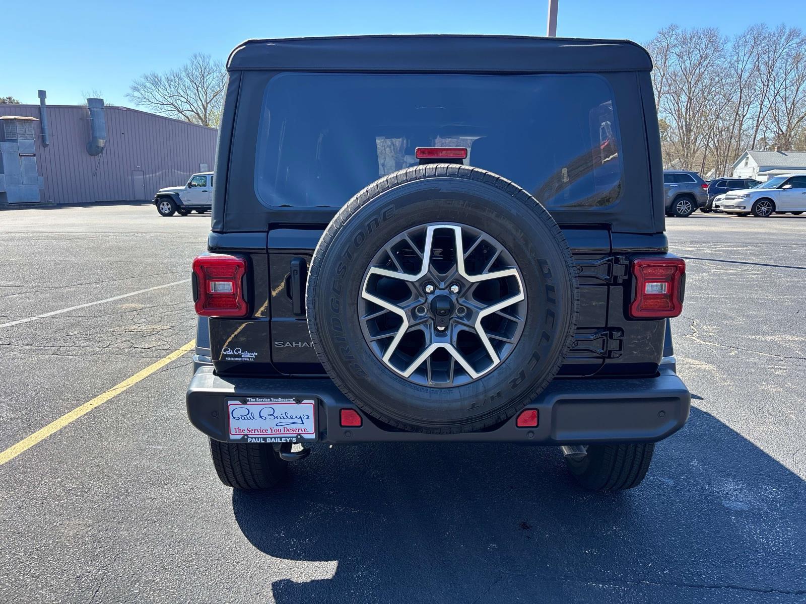 2025 Jeep Wrangler Sahara photo 3