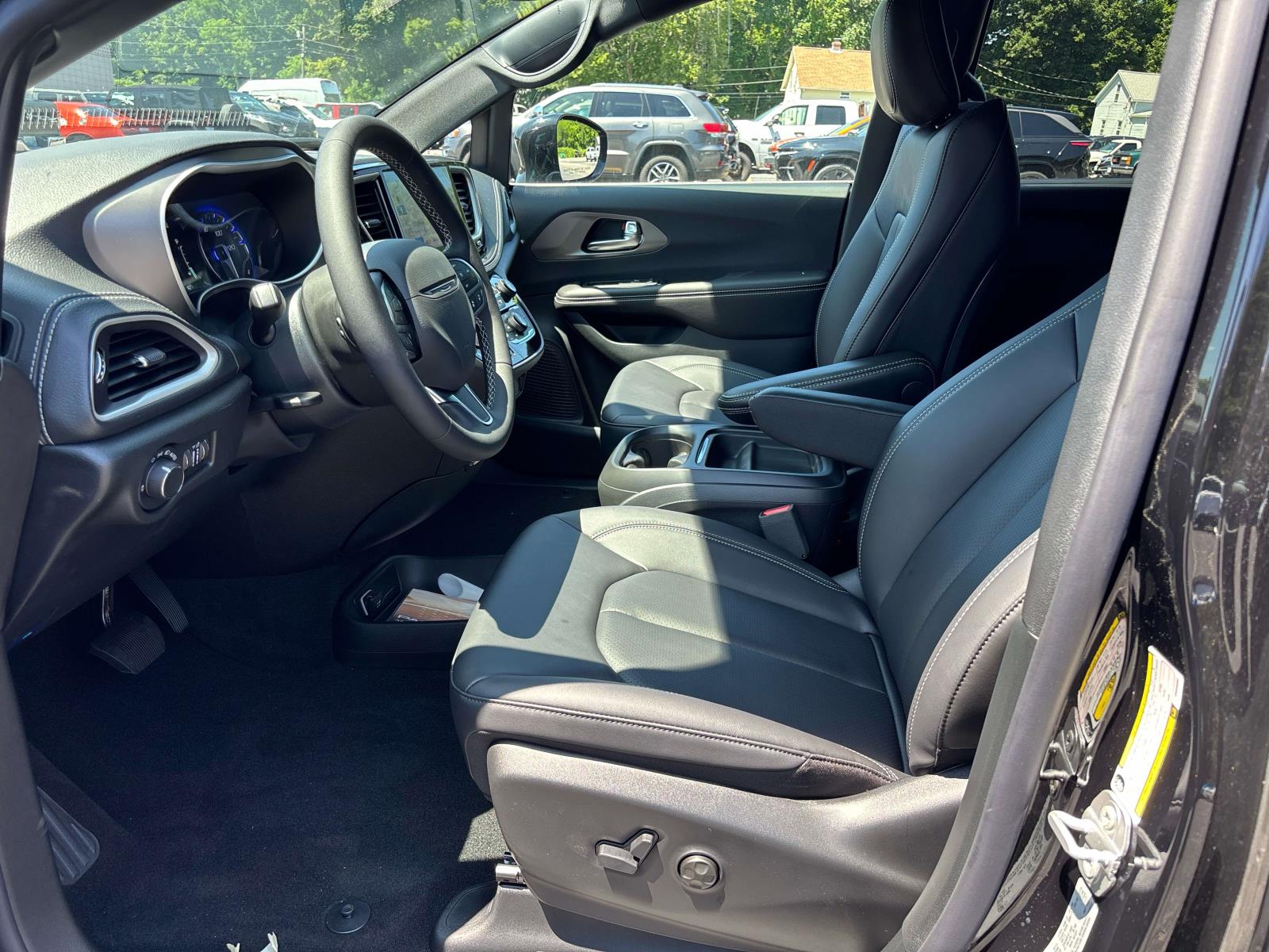 2027 Chrysler Pacifica Select - Photo 6