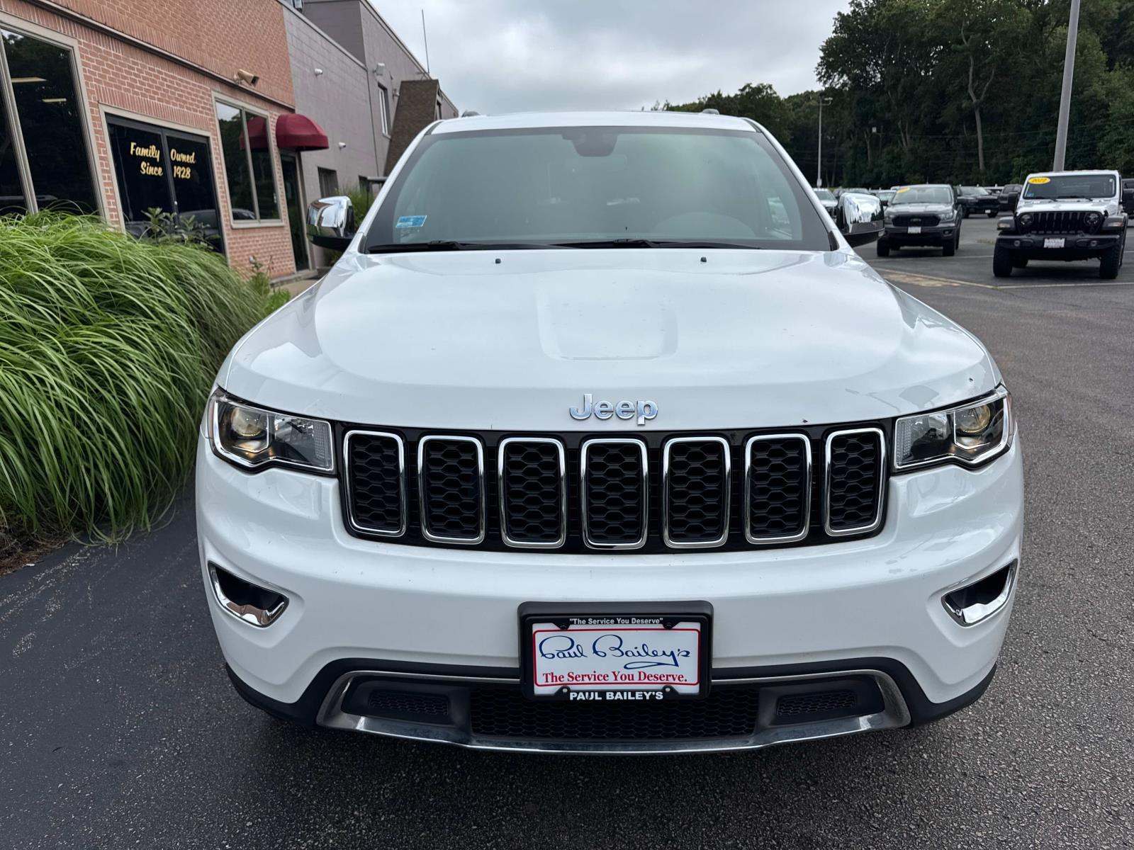 2022 Jeep Grand Cherokee Limited Sport photo 2