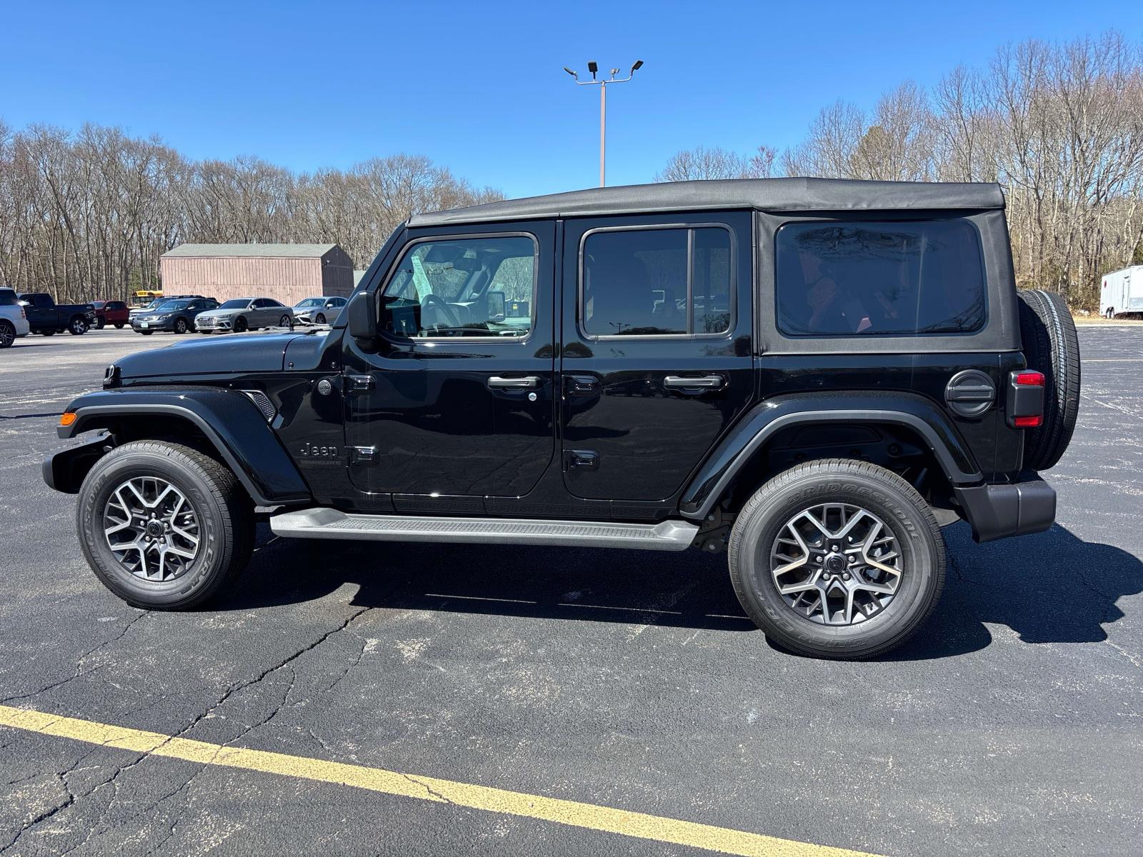2025 Jeep Wrangler Sahara photo 2