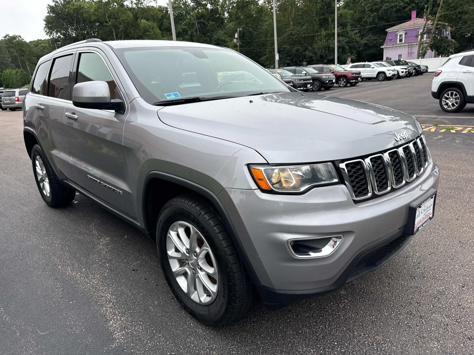 2021 Jeep Grand Cherokee Laredo E Sport photo 3