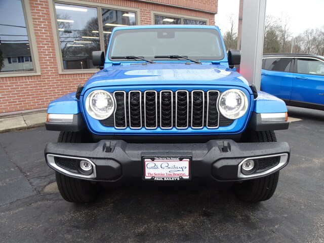 2025 Jeep Wrangler Sahara photo 3
