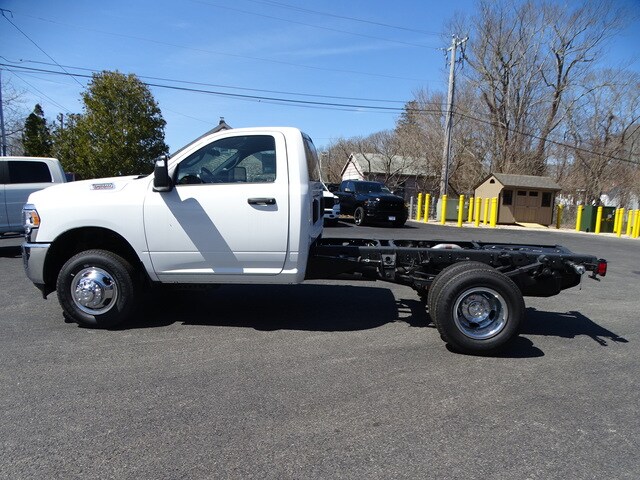 2024 Ram 3500 Tradesman photo 3