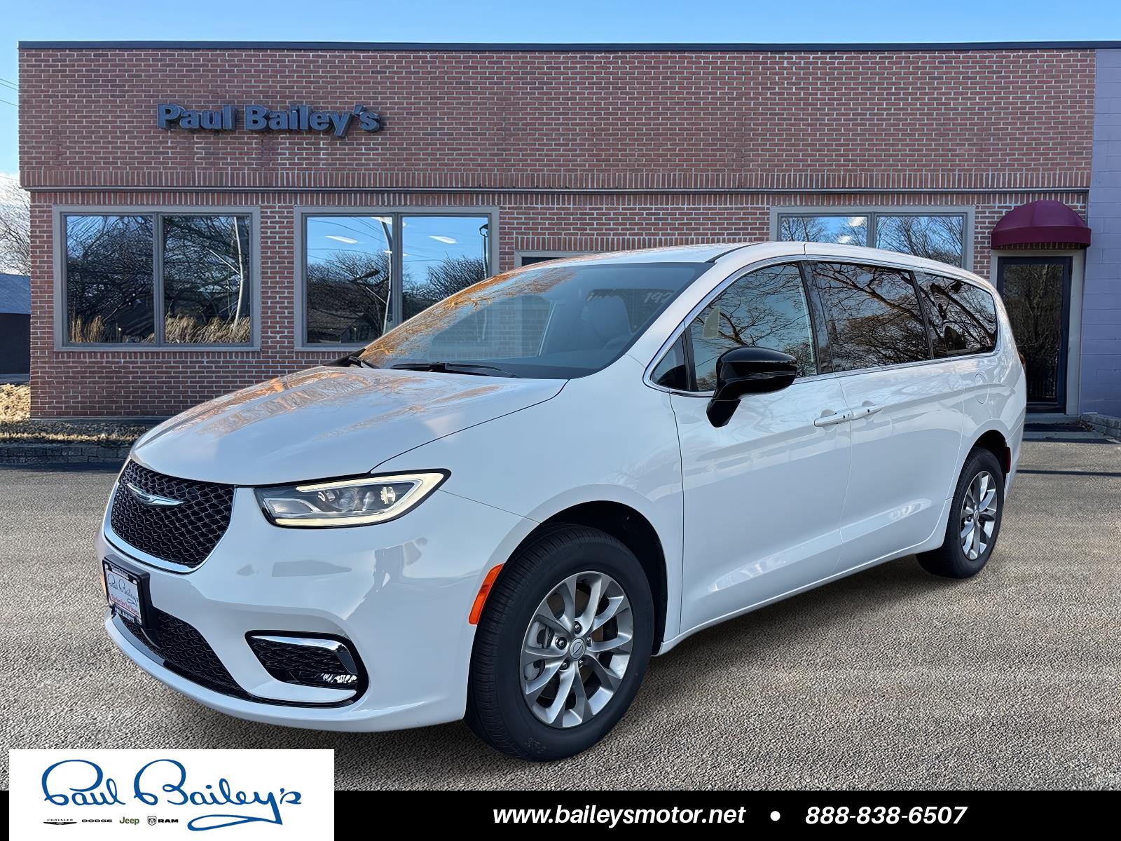 2026 Chrysler Pacifica Select's photo